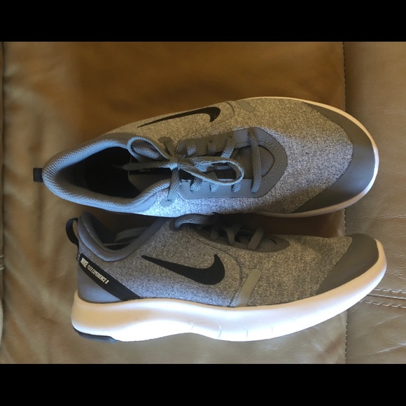 Youth Nike Flex size 4.5 - Picture 2 of 5